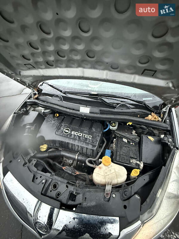 Хэтчбек Opel Corsa 2008 в Киеве