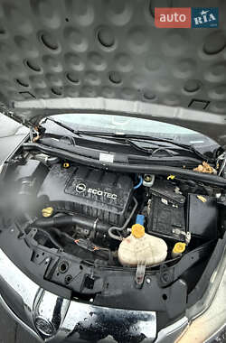 Хэтчбек Opel Corsa 2008 в 