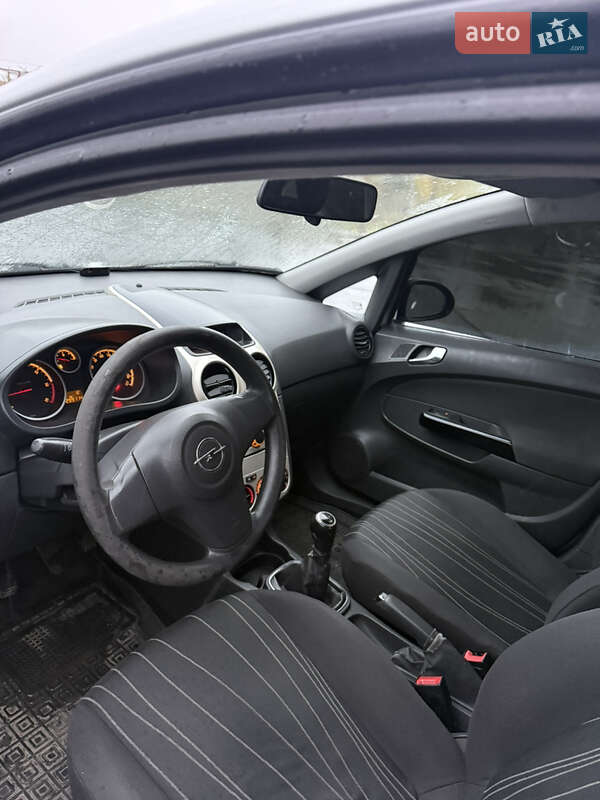 Хэтчбек Opel Corsa 2008 в Киеве