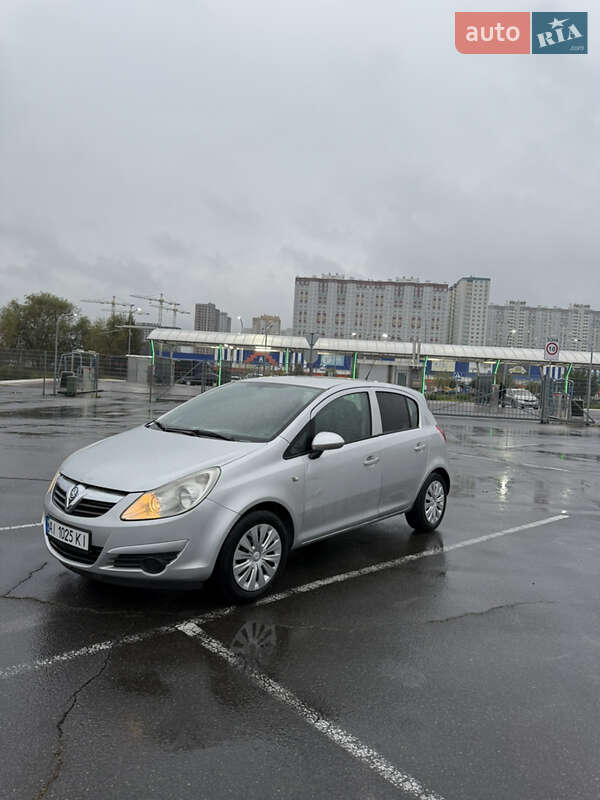 Хэтчбек Opel Corsa 2008 в Киеве