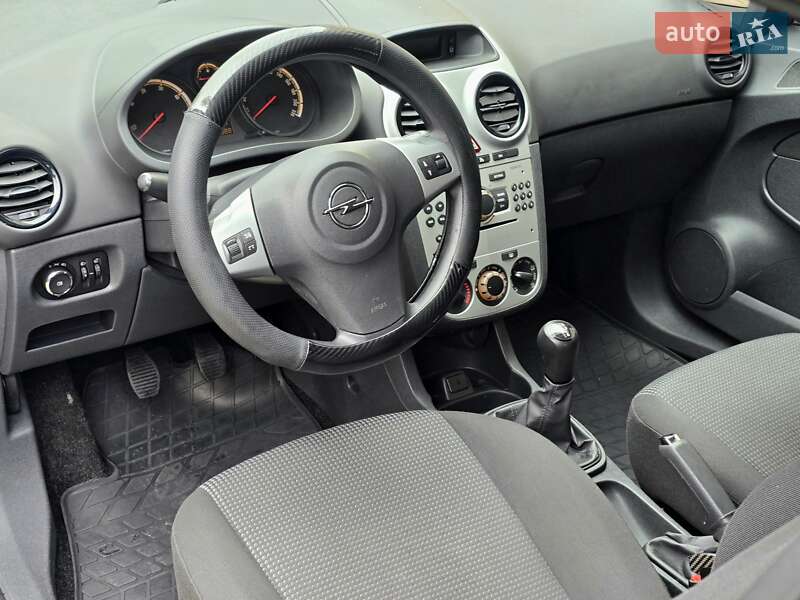 Хэтчбек Opel Corsa 2012 в Харькове