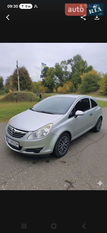Хэтчбек Opel Corsa 2010 в 