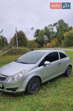 Хэтчбек Opel Corsa 2010 в 