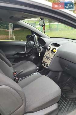 Хэтчбек Opel Corsa 2010 в 