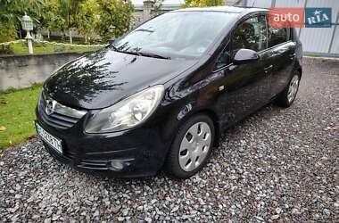 Хэтчбек Opel Corsa 2010 в 