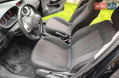 Хэтчбек Opel Corsa 2010 в 