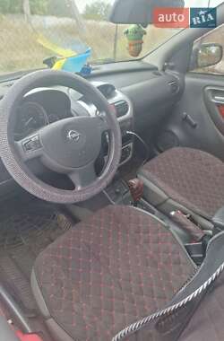 Хэтчбек Opel Corsa 2003 в 