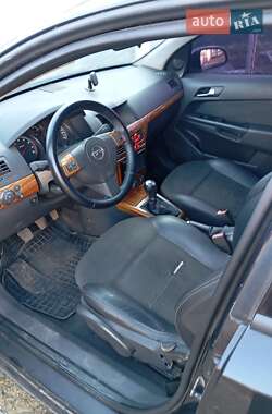 Хэтчбек Opel Corsa 2007 в  фото 3 Хэтчбек Opel Corsa 2007 в