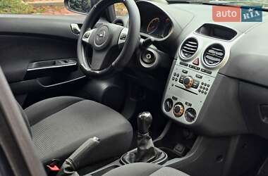 Хетчбек Opel Corsa 2012 в 
