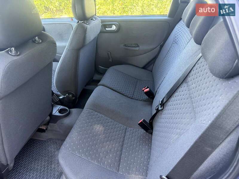 Хэтчбек Opel Corsa 2004 в Жмеринке