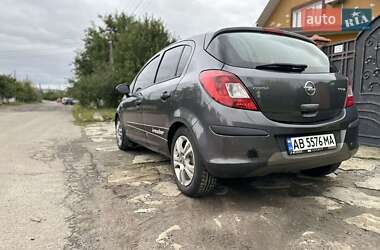 Хэтчбек Opel Corsa 2011 в 