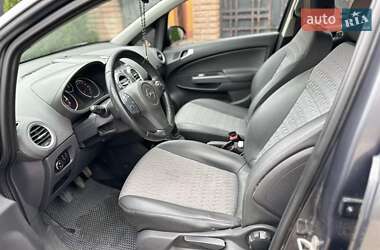 Хэтчбек Opel Corsa 2011 в 