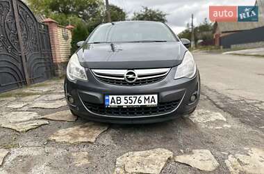 Хэтчбек Opel Corsa 2011 в 