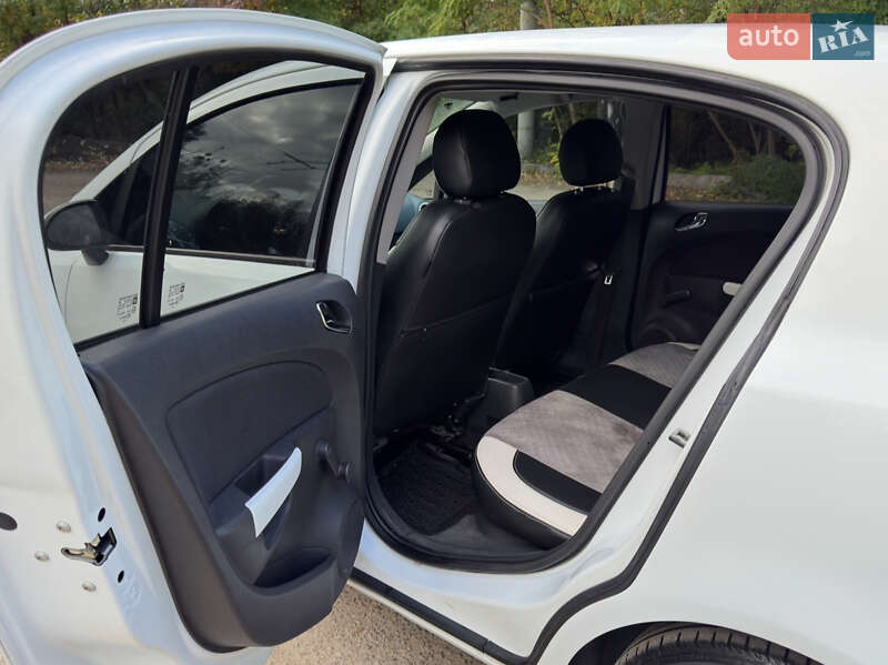 Хэтчбек Opel Corsa 2012 в Киеве