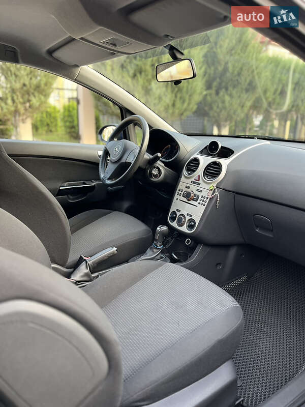 Хетчбек Opel Corsa 2009 в Шептицькому