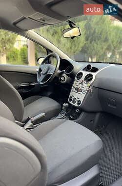 Хэтчбек Opel Corsa 2009 в 