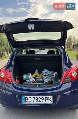 Хэтчбек Opel Corsa 2009 в 