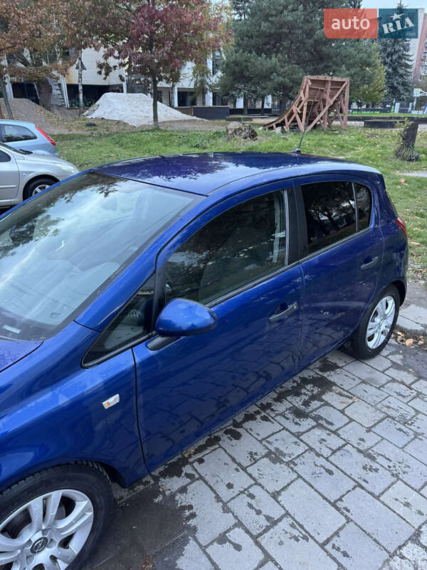 Хетчбек Opel Corsa 2012 в Львові