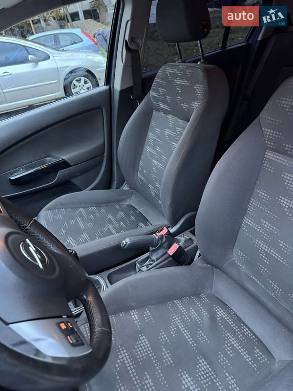 Хетчбек Opel Corsa 2012 в Львові