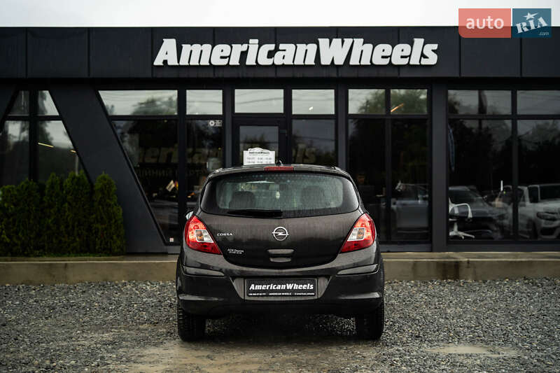 Хетчбек Opel Corsa 2013 в Чернівцях