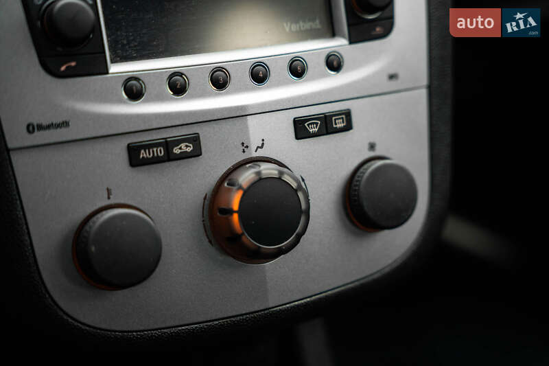 Хетчбек Opel Corsa 2013 в Чернівцях