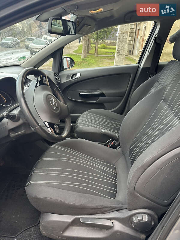 Хэтчбек Opel Corsa 2010 в Львове