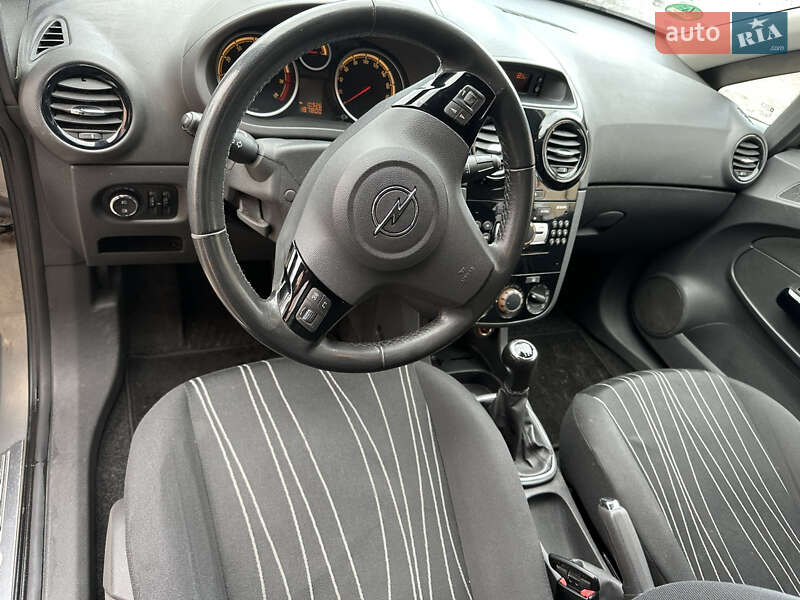 Хэтчбек Opel Corsa 2010 в Львове