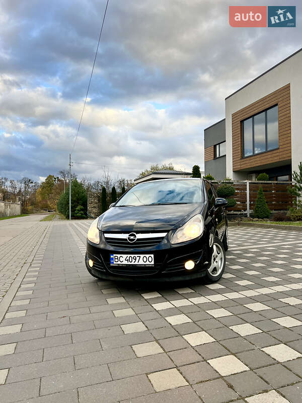 Хетчбек Opel Corsa 2011 в Стрию