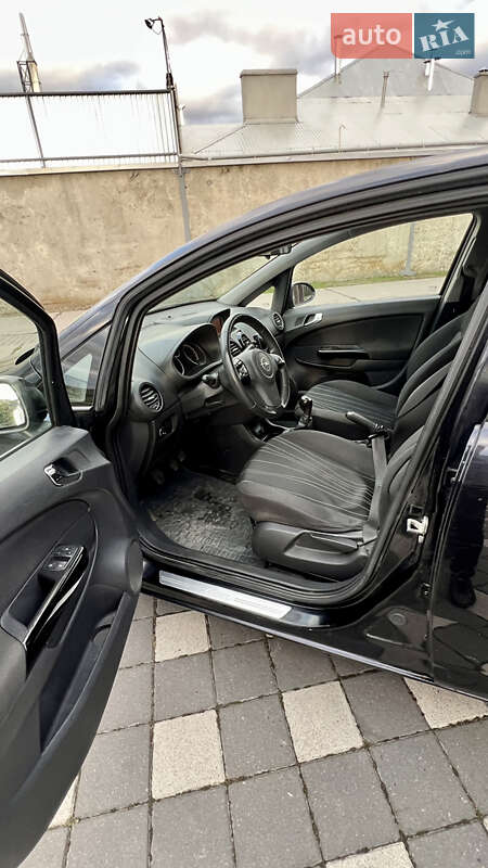 Хетчбек Opel Corsa 2011 в Стрию