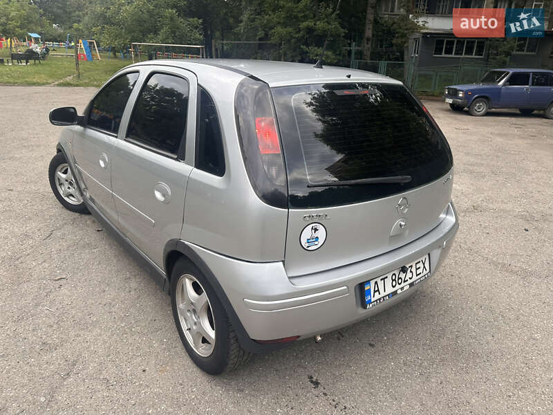 Хэтчбек Opel Corsa 2005 в Ивано-Франковске