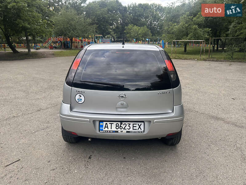 Хэтчбек Opel Corsa 2005 в Ивано-Франковске