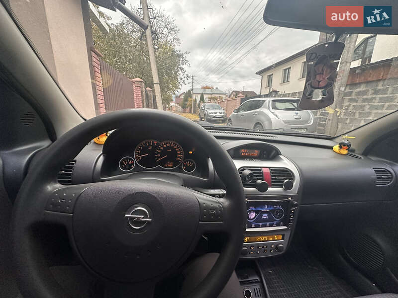 Хэтчбек Opel Corsa 2005 в Ивано-Франковске