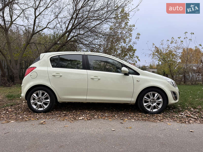 Хетчбек Opel Corsa 2012 в Києві