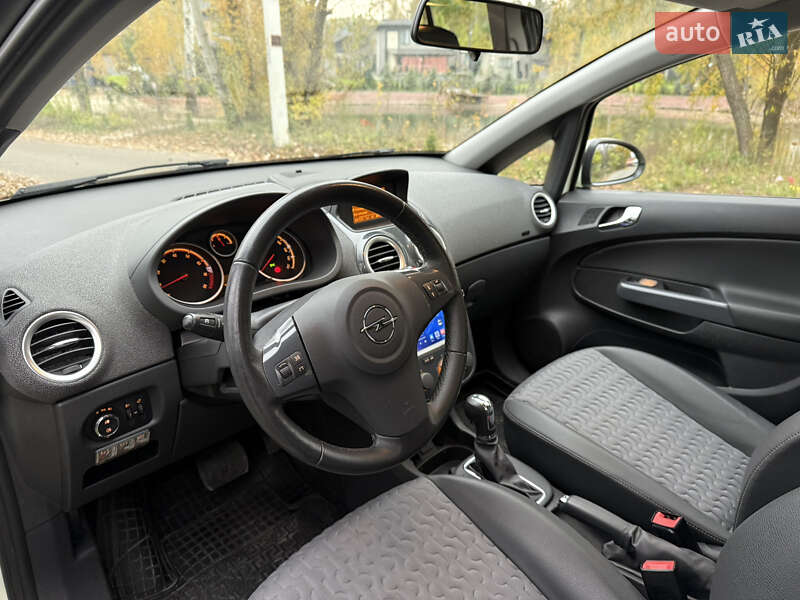 Хетчбек Opel Corsa 2012 в Києві