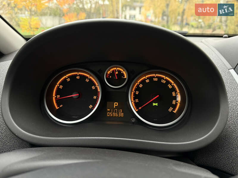 Хетчбек Opel Corsa 2012 в Києві