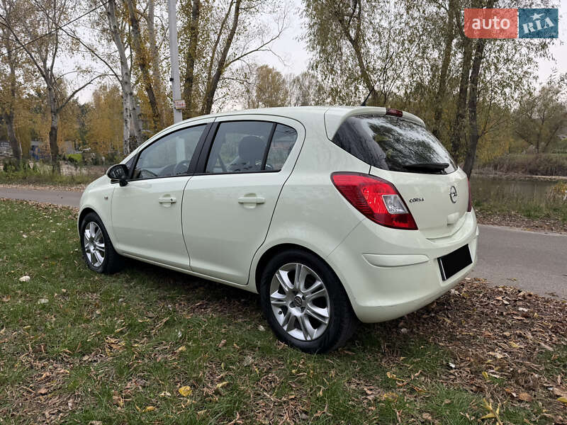 Хетчбек Opel Corsa 2012 в Києві