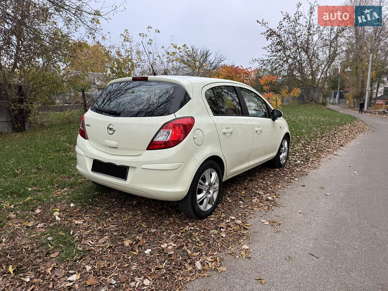 Хетчбек Opel Corsa 2012 в Києві
