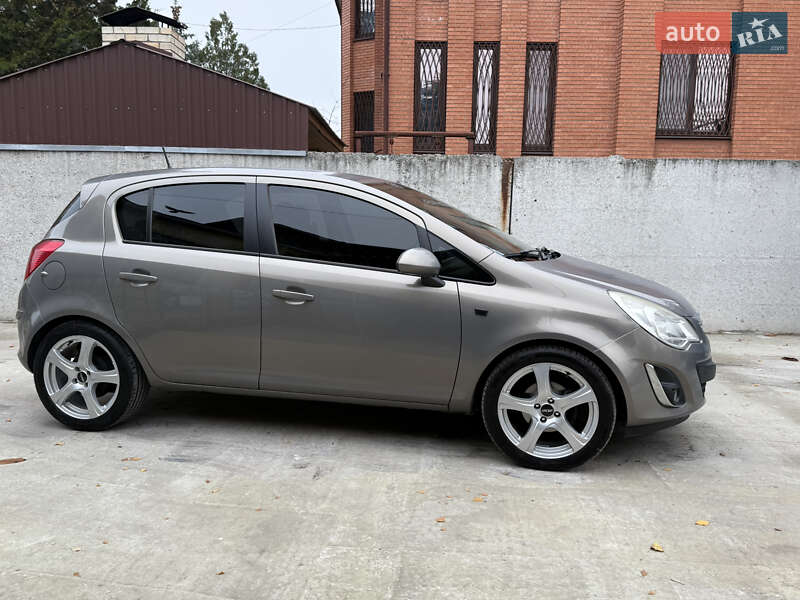Хэтчбек Opel Corsa 2013 в Днепре