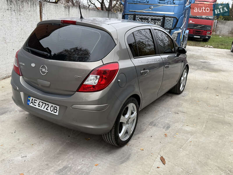Хэтчбек Opel Corsa 2013 в Днепре