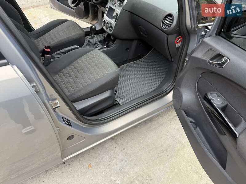 Хэтчбек Opel Corsa 2013 в Днепре