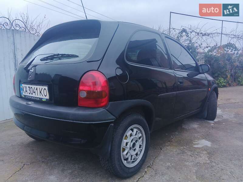 Хэтчбек Opel Corsa 1999 в Корсуне-Шевченковском