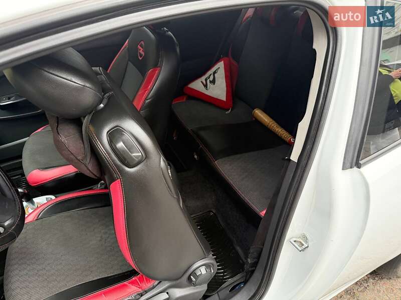 Хэтчбек Opel Corsa 2010 в Николаеве