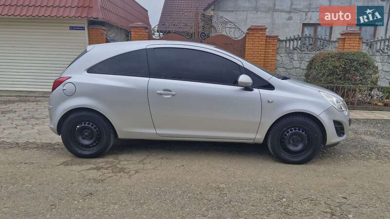 Хэтчбек Opel Corsa 2011 в Херсоне