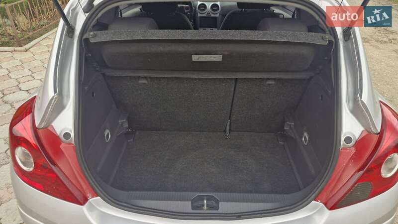 Хэтчбек Opel Corsa 2011 в Херсоне