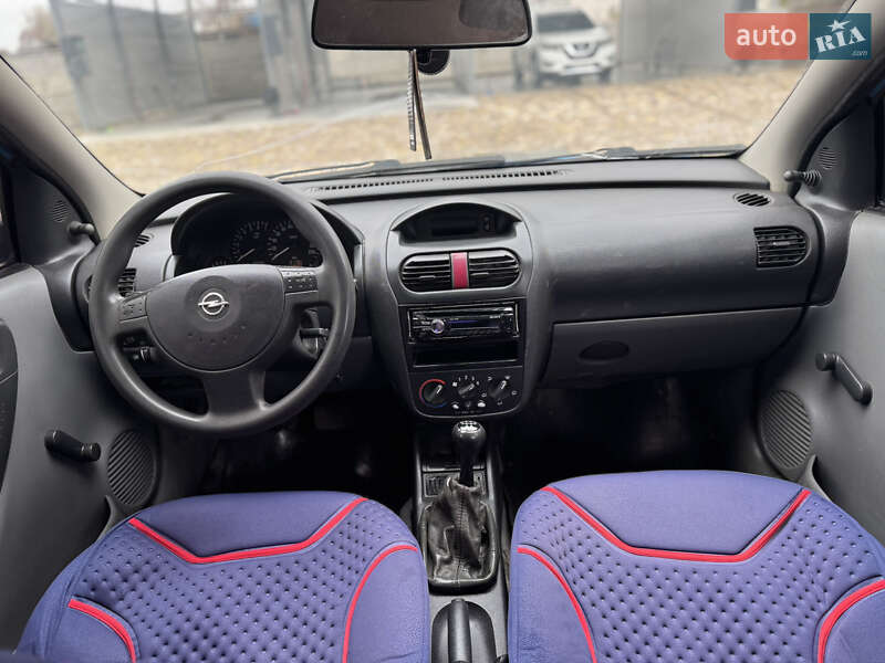 Хэтчбек Opel Corsa 2001 в Нерубайском