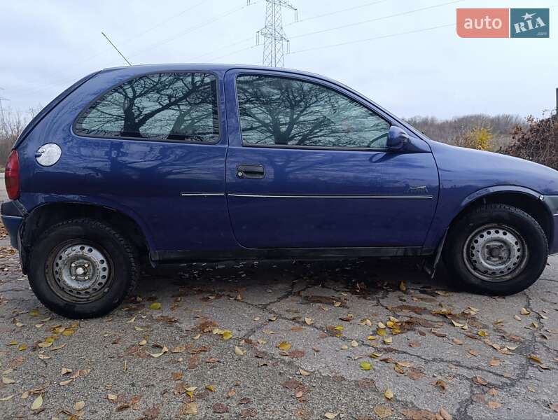 Хэтчбек Opel Corsa 1996 в Днепре