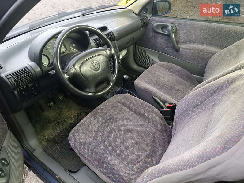Хэтчбек Opel Corsa 1996 в Днепре