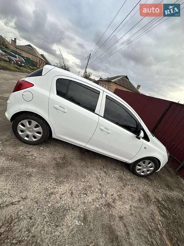 Хетчбек Opel Corsa 2010 в Кропивницькому