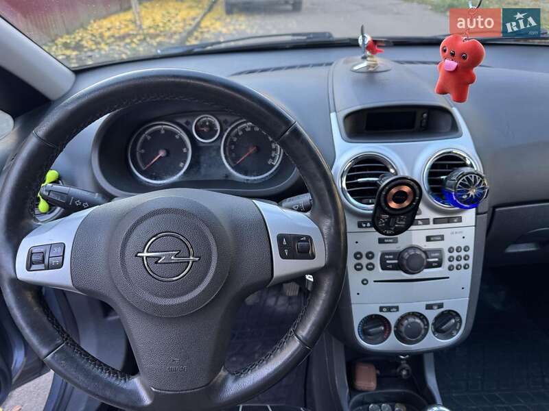 Хэтчбек Opel Corsa 2010 в Ровно