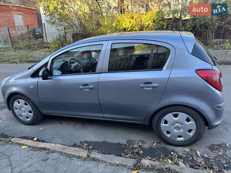 Хэтчбек Opel Corsa 2010 в Ровно